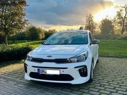 Weiß Gebraucht 2019 Kia Rio 2 Limousine | 17.500 €