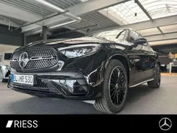 Metalliclack obsidianschwarz Gebraucht 2025 Mercedes GLC200 AMG SUV | 65.888 €