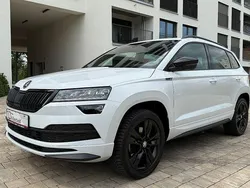 Bila moon/moon white Gebraucht 2020 Skoda Karoq SportLine SUV | 25.000 € (Teuer)