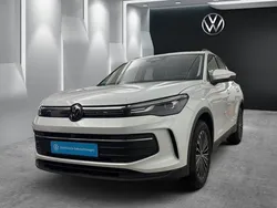Oryxweiß perlmutteffekt Gebraucht 2024 VW Tiguan Life SUV | 41.380 € (Teuer)