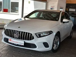 Weiß Gebraucht 2019 Mercedes A180 Business Limousine | 17.990 €
