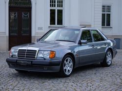 Grau Gebraucht 1993 Mercedes E500 Limousine | 59.900 €
