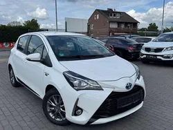 Weiß Gebraucht 2017 Toyota Yaris Hybrid Edition Kleinwagen | 11.900 € (Superpreis)