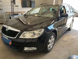 Schwarz Gebraucht 2013 Skoda Octavia Ambition Kombi | 9.990 € (Fairer Preis)