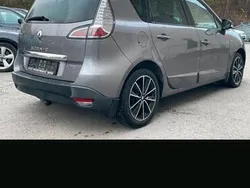 Grau Gebraucht 2014 Renault Scénic III Van / Kleinbus | 5.680 € (Fairer Preis)