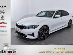 Alpinweiss iii Gebraucht 2019 BMW 318 Sport Line Limousine | 25.990 € (Teuer)