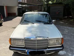 Schwarz Gebraucht 1981 Mercedes 240 Limousine | 5.900 €