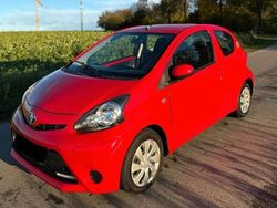 Rot Gebraucht 2013 Toyota Aygo Kleinwagen | 2.150 € (Fairer Preis)