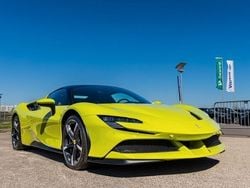 Grün Gebraucht 2022 Ferrari SF90 Cabrio | 700.000 €
