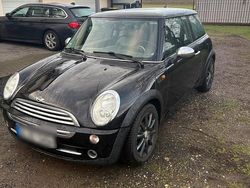 Schwarz Gebraucht 2004 Mini ONE Kleinwagen | 1.999 € (Etwas zu teuer)