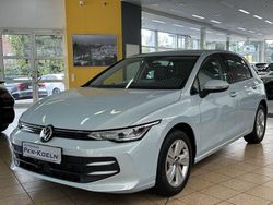 Blau Gebraucht 2025 VW Golf VIII Life Limousine | 25.999 € (Guter Preis)