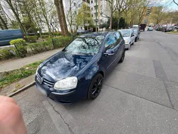 Blau Gebraucht 2005 VW Golf V Kleinwagen | 1.200 € (Guter Preis)