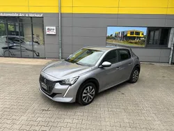 Grau Gebraucht 2022 Peugeot e-208 Active Kleinwagen | 12.990 € (Superpreis)