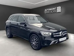 Schwarz obsidianschwarz metalliclack metallic Gebraucht 2021 Mercedes GLC300 SUV | 39.890 € (Superpreis)