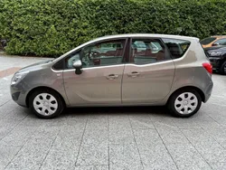 Braun Gebraucht 2012 Opel Meriva Edition Van / Kleinbus | 2.980 € (Etwas zu teuer)