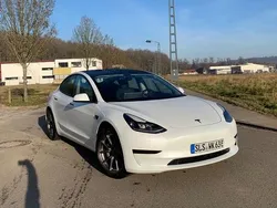 Weiß Gebraucht 2021 Tesla Model 3 Standard Range Plus Limousine | 22.500 € (Fairer Preis)