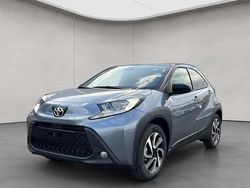 Grau Neu 2025 Toyota Aygo X Play SUV | 20.740 €