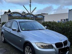 Blau Gebraucht 2010 BMW 318 Lifestyle Limousine | 3.000 € (Guter Preis)