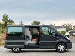 Schwarz Gebraucht 2009 Opel Vivaro Van | 7.600 €
