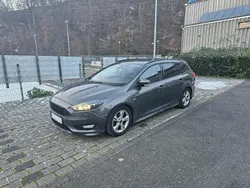 Grau Gebraucht 2016 Ford Focus ST-Line Kombi | 6.800 € (Superpreis)
