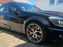 Schwarz Gebraucht 2010 Mercedes C63 AMG Limousine | 36.500 € (Fairer Preis)