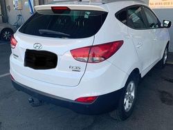 Weiß Gebraucht 2012 Hyundai ix35 Edition SUV | 4.600 € (Etwas zu teuer)