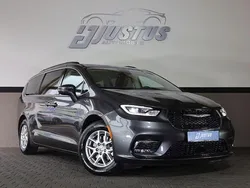 Grau Gebraucht 2022 Chrysler Pacifica Touring SUV | 26.400 € (Fairer Preis)