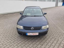 Blau Gebraucht 1999 VW Passat Comfortline Limousine | 500 € (Superpreis)