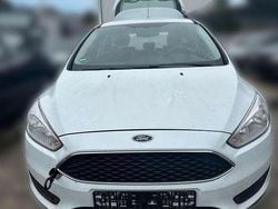 Weiß Gebraucht 2016 Ford Focus Ambiente Kleinwagen | 2.599 € (Superpreis)