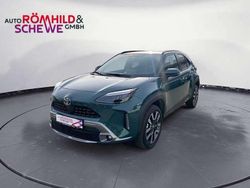 Everrest green metallic, dach Neu 2025 Toyota Yaris Hybrid Plus SUV | 33.950 € (Etwas zu teuer)