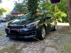 Schwarz Gebraucht 2016 Kia Ceed Platinum Edition Kleinwagen | 6.750 € (Superpreis)