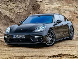 Tiefschwarzmetallic Gebraucht 2018 Porsche Panamera Turbo Limousine | 69.900 € (Teuer)