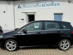 Schwarz Gebraucht 2016 Mercedes B180 Van / Kleinbus | 10.690 €