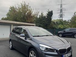 Grau Gebraucht 2015 BMW 220 Gran Tourer Luxury Line Van / Kleinbus | 13.999 € (Fairer Preis)