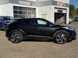 Dunkel schwarz metallic Gebraucht 2022 Toyota C-HR Team SUV | 26.500 € (Etwas zu teuer)
