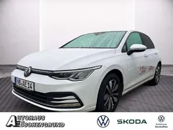Pure white Gebraucht 2024 VW Golf VIII Move Limousine | 22.889 € (Guter Preis)