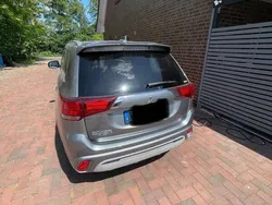 Grau Gebraucht 2020 Mitsubishi Outlander P-HEV Basis SUV | 20.500 € (Guter Preis)