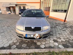 Braun Gebraucht 2006 Skoda Fabia Limousine | 3.500 €