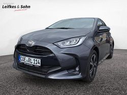 Grau Neu 2025 Toyota Yaris Hybrid Comfort Limousine | 27.800 € (Etwas zu teuer)