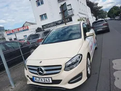 Beige Gebraucht 2017 Mercedes B180 Van / Kleinbus | 3.999 € (Guter Preis)