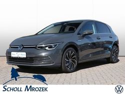 Grau Gebraucht 2022 VW Golf VIII IQ Drive Kleinwagen | 33.490 €