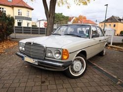 Weiß Gebraucht 1981 Mercedes 200 Limousine | 6.750 €
