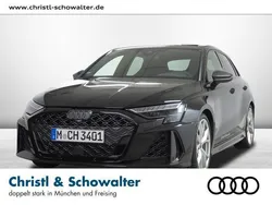 Mythosschwarz metallic Gebraucht 2024 Audi RS3 Sportback Comfort Kleinwagen | 74.812 €
