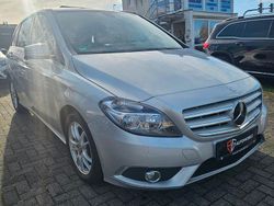 Silber Gebraucht 2014 Mercedes B180 Style Van / Kleinbus | 9.999 € (Teuer)