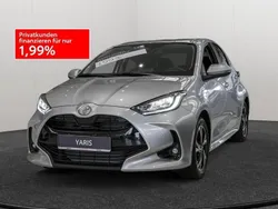 Silber Neu 2025 Toyota Yaris Hybrid Limousine | 28.569 € (Etwas zu teuer)