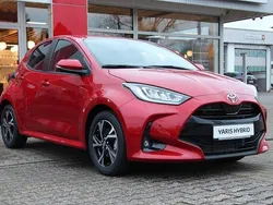 Rot Gebraucht 2024 Toyota Yaris Hybrid Team Limousine | 22.650 € (Fairer Preis)