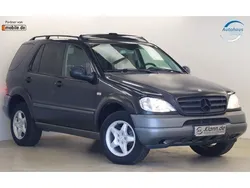 Smaragdschwarz (metallic) Gebraucht 2001 Mercedes ML320 SUV | 2.999 € (Fairer Preis)