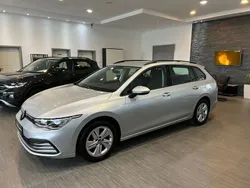 Silber Gebraucht 2021 VW Golf VIII Life Limousine | 15.485 € (Fairer Preis)