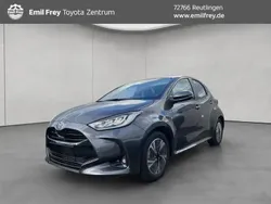 Marlingrau metallic Neu 2025 Toyota Yaris Hybrid Comfort Limousine | 24.690 € (Fairer Preis)