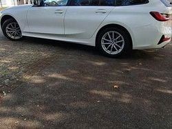 Weiß Gebraucht 2020 BMW 320 Kombi | 17.100 € (Fairer Preis)